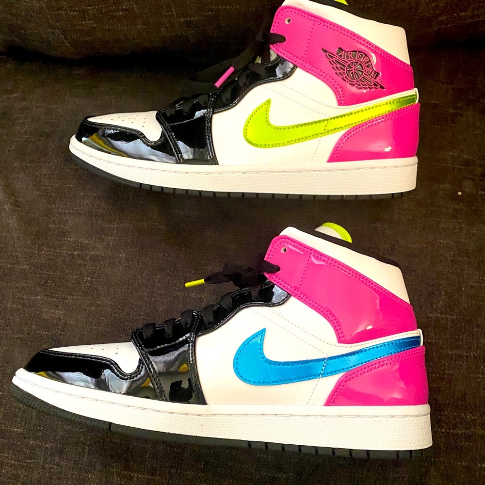Air Jordan 1 Mid SE white / cyber fuchsia Men 9